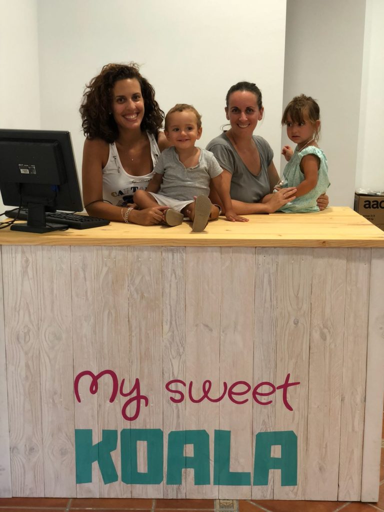 Alicia y Elena, con algunos de sus retoños