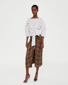 La falda midi de Zara que ha sembrado la polémica